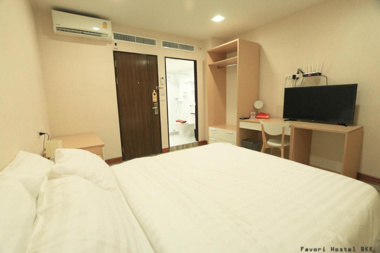 Favori Hostel Bangkok Surawong Exterior foto