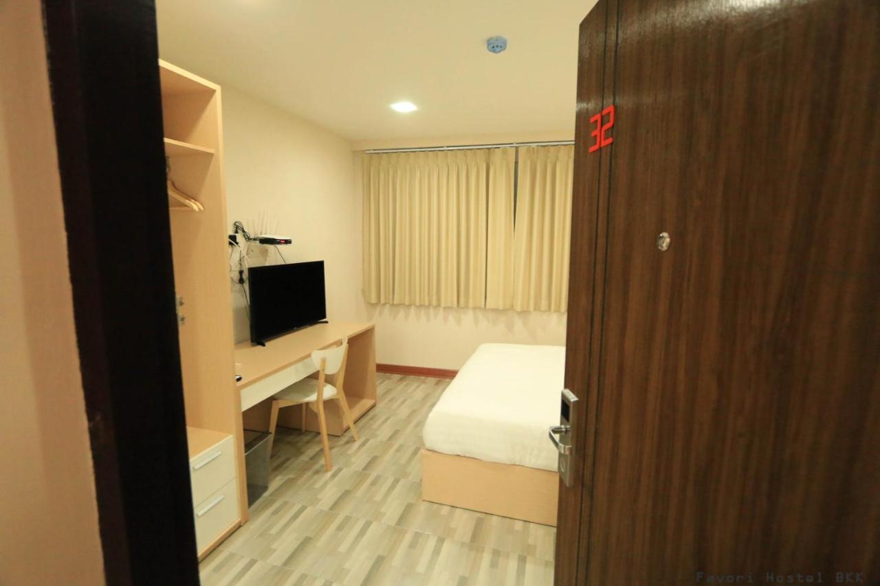 Favori Hostel Bangkok Surawong Exterior foto
