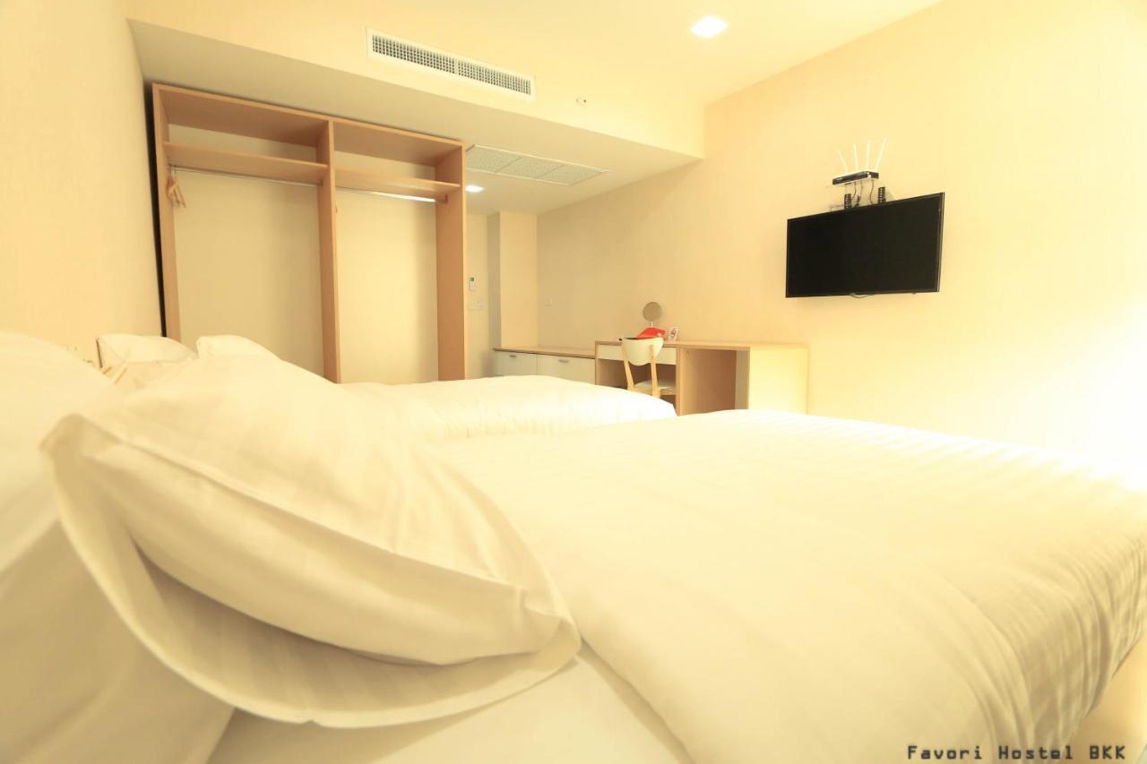 Favori Hostel Bangkok Surawong Exterior foto